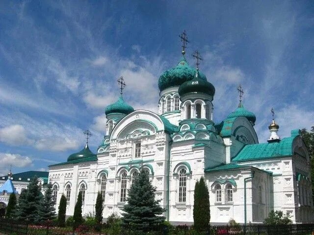 В Неделю 11-ю по Пятидесятнице митрополит Феофан совершил Литургию в Раифском мо