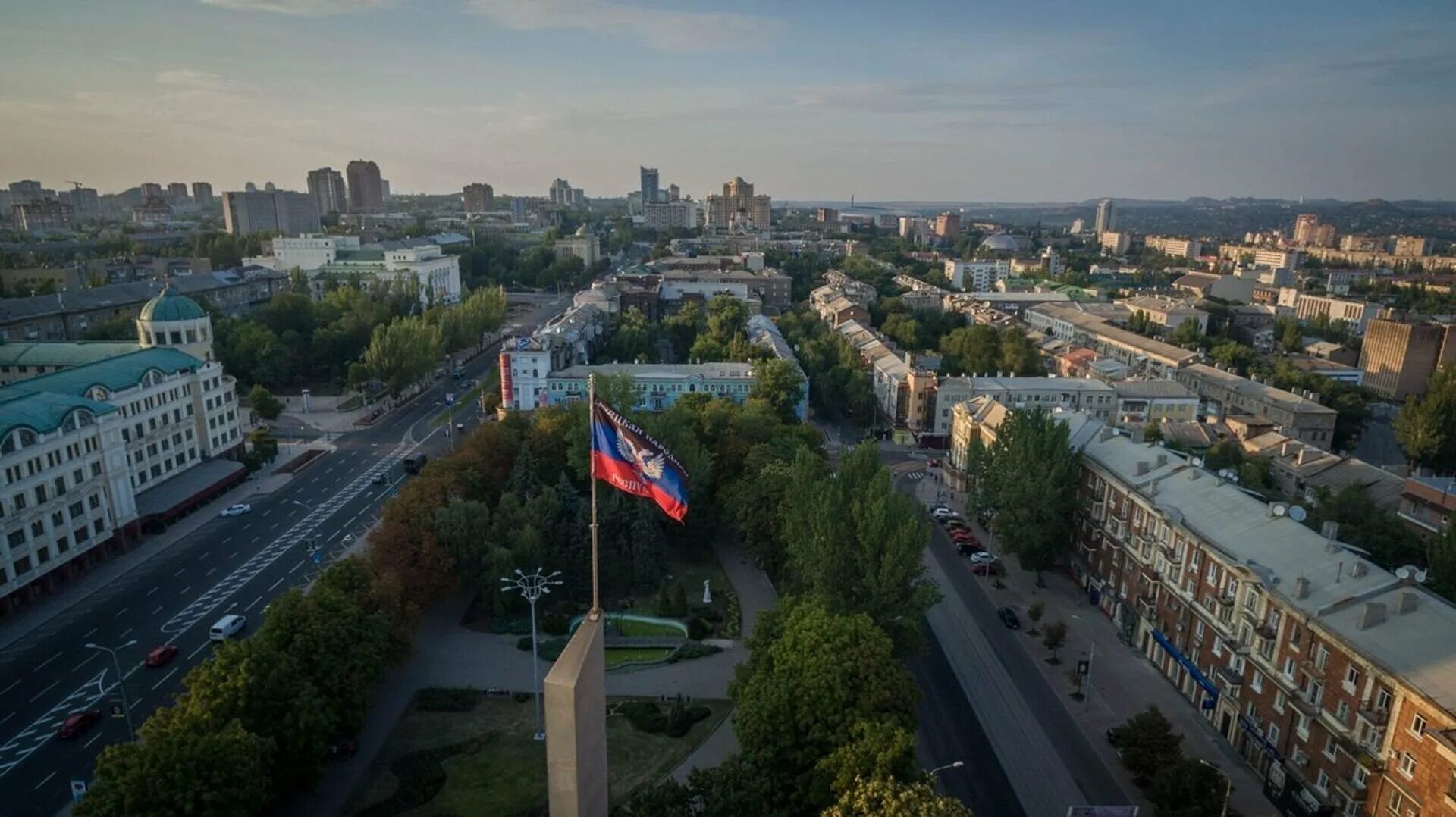 Украинцы донецка. Площадь Буденного Донецк. Донецк столица ДНР. Донецкая народная Республика столица. Донецк площадь Ленина с высоты.