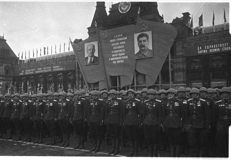 Парад победы май 1945. Великая Отечественная война 1941-1945 парад Победы. Великая Отечественная война парад Победы. Великая Отечественная война парад Победы в Москве 1945. Евгений Халдей парад Победы на красной площади.