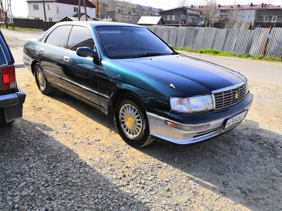Какой краун лучше. Тойота краун рамный. toyota crown s140 рама. кроун 94 года рамный. тойота кроун рамный кузов.