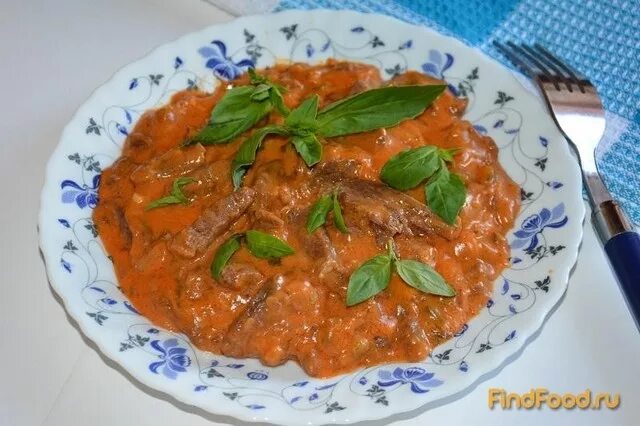 Бефстроганов с пюре и солеными огурцами. Бефстроганов с пюре и солеными огурцами. Биф строганофф. Бефстроганов с солеными огурцами. Бефстроганов из огурцов.