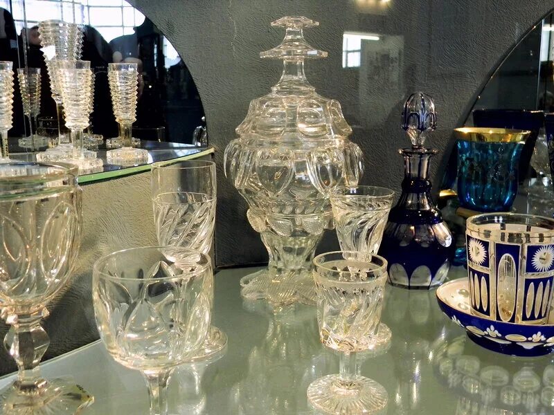 Троицкая церковь музей хрусталя во владимире. Самый дорогой хрусталь. Селенит друза. Гусевский хрусталь, гусь-хрустальный. Владимир гусь хрустальный музей.