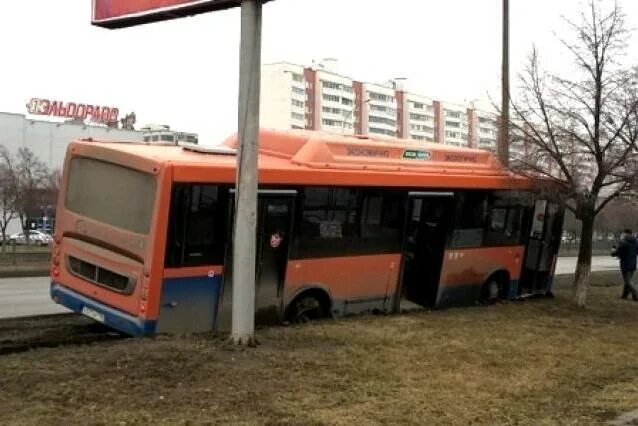 Приложение автобусов набережные. Автовокзал набережные челны. автобусы набережные челны. автобус нефаз набережные челны. руль автобуса нефаз.