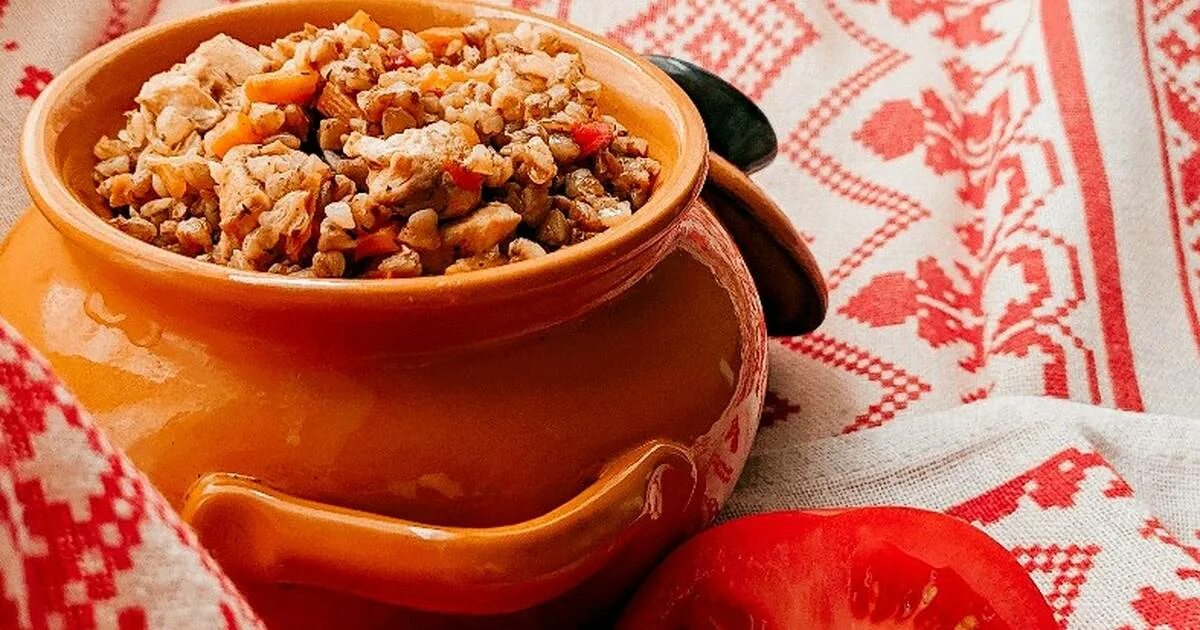 Гречка с говяжьим фаршем. Гречневая каша по-купечески. гречка по купечески. купеческая гречка. гречка с мясом по купечески.