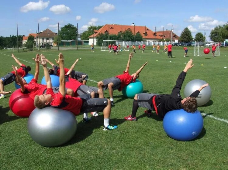 Спортивные сборы. Спортивные сборы для детей. Сборы в спортивной школе. Волейбол. Воробьёвы горы художественная гимнастика.