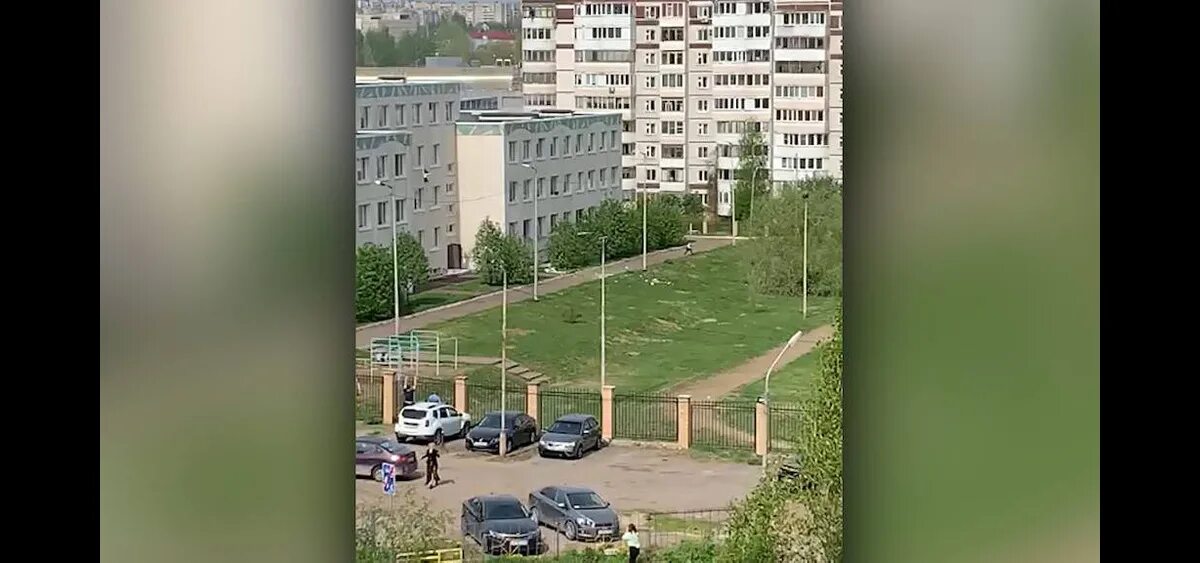 Пожар на ноксинском спуске казань. Гимназия 175 казань стрельба. Выпрыгнула из окна казань. 2021. Пожар в казани на улице спартаковская 2020.