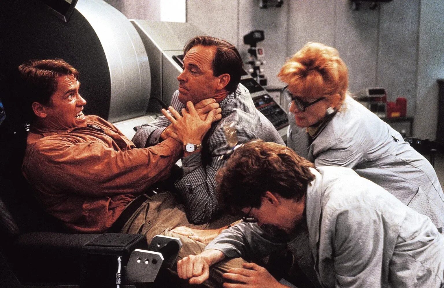 Вспомнить все содержание. Вспомнить всё 1990. total recall («вспомнить все»), 1990. режиссер – пол верховен.