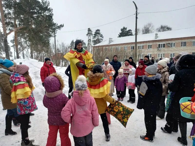 Масленица. Масленица менделеевск. Масленица фото. Украшения на масленицу. Игрушки дубровского.