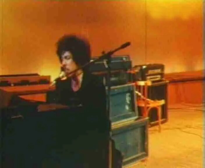 Макаревич свеча. Андрей макаревич - вино и слёзы (2012). Макаревич пока горит свеча. Макаревич) - "пока горит свеча". Макаревич) - "пока горит свеча".