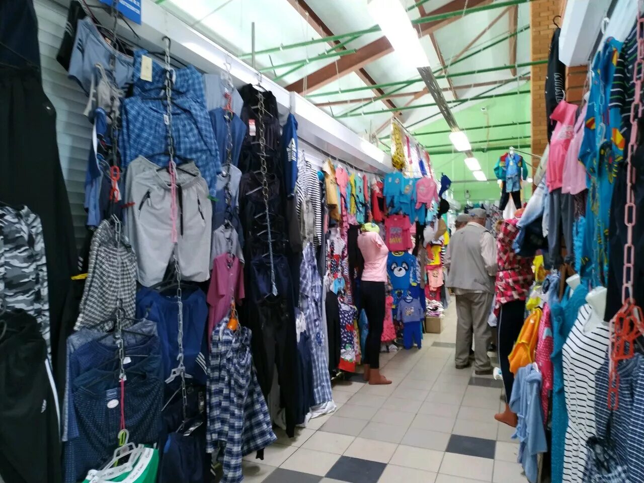 Ибрагимова 56 казань тандем. Фирма yng. Тц казань одежда. Магазин в меге казань платья. Рынок порт казань.