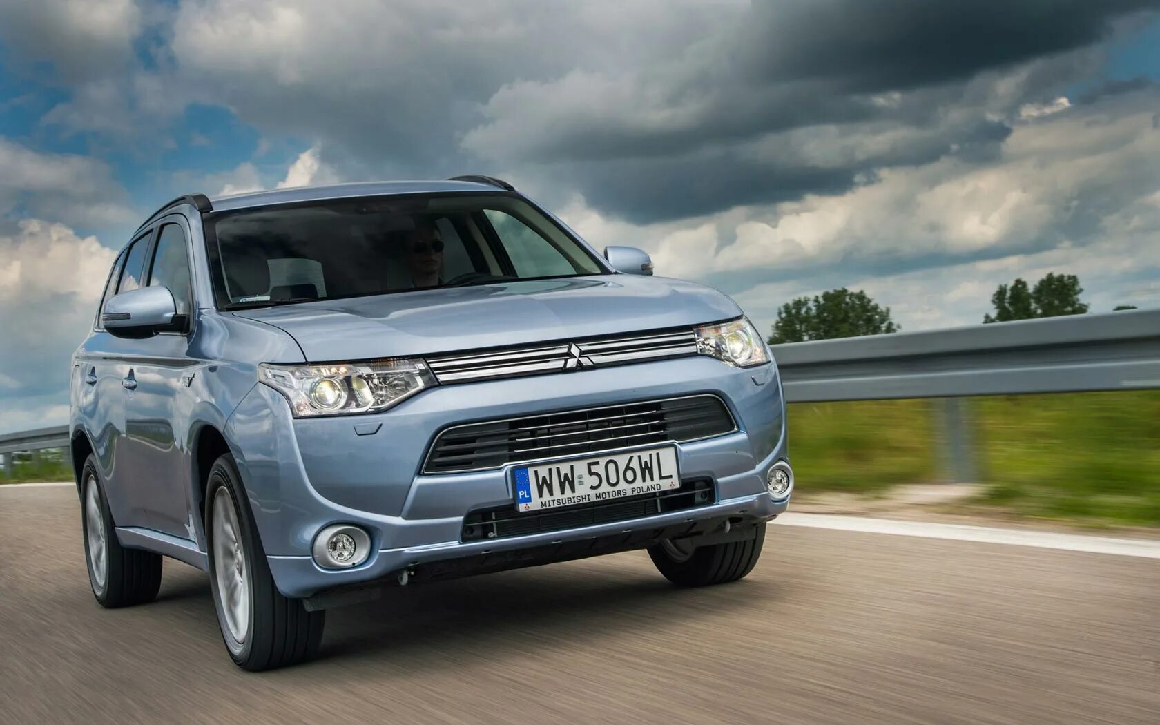 Mitsubishi phev. Mitsubishi outlander hybrid 2015. митсубиси аутлендер 2015 гибрид. mitsubishi outlander phev. мицубиси аутлендер phev.