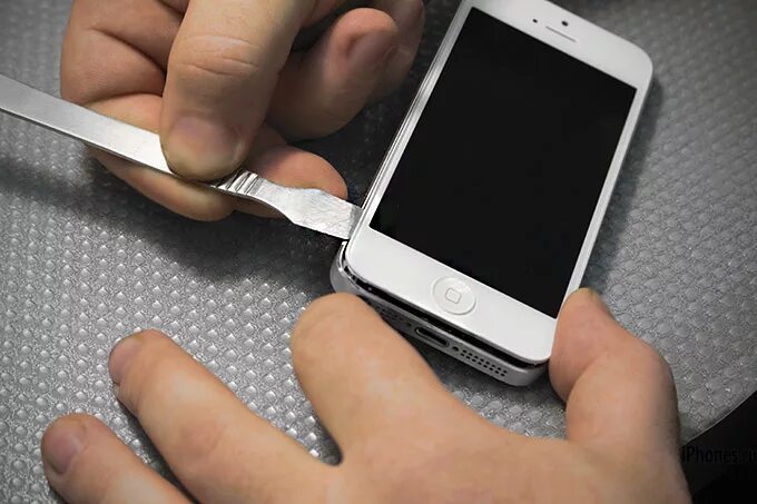 айфон в рисе. смартфон в рисе. если айфон упал в воду. утопил телефон. айфон упал в воду.