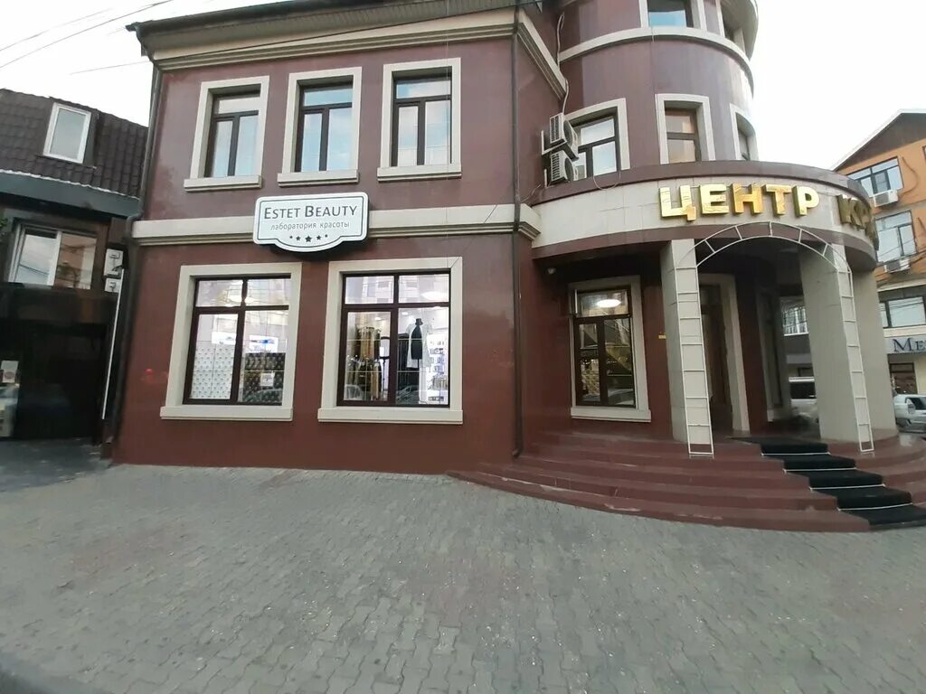 Улица титова махачкала. 1 махачкала. 1 махачкала. Порт петровск махачкала памятник. Петра 1 махачкала.