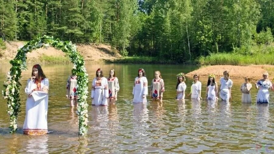 Праздник купалье в белоруссии. С днем ивана купалы. Сайт ивана купала. Гуляния на ивана купала. Сайт ивана купала.
