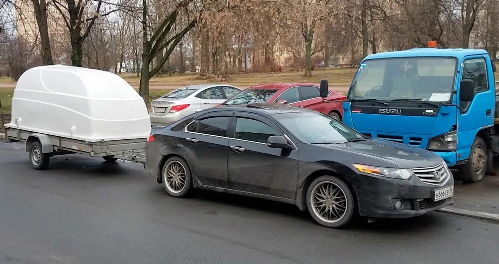 Тащит прицеп. На автомате тащим прицеп. Можно ли буксировать автомобиль с прицепом. Тигуан тащит прицеп. Можно таскать на автомате