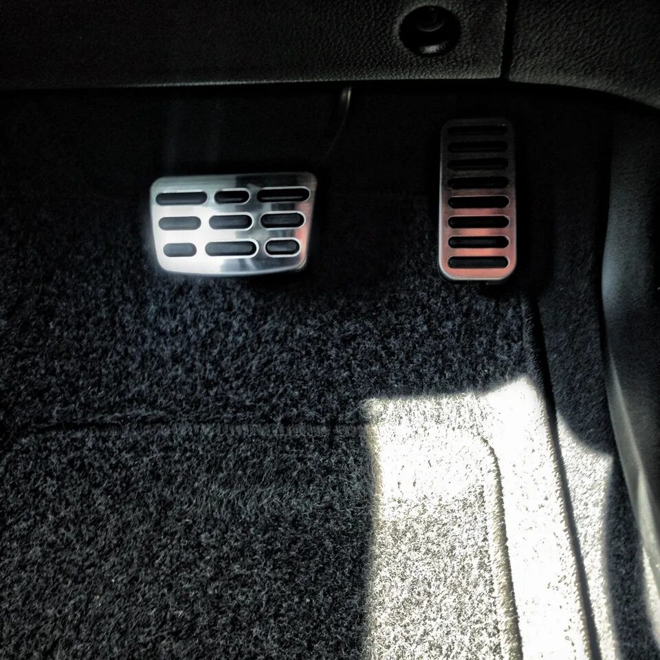 Замена накладок педали тормоза киа рио 3. Дубовая педаль. Концевик педали тормоза киа рио 2. Газ тормоз сцепление педали. Bmw e36 педали механика.