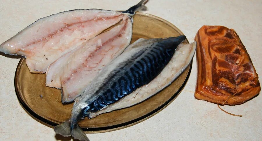 Разделка рыбы для фарширования. Разделать горбушу на филе. Семга разделанная. Разделать горбушу на филе. Засаливаем филе горбуши.