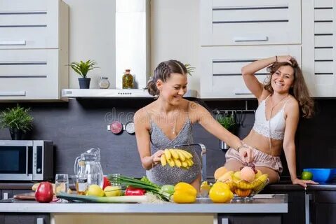 Сестры готовят