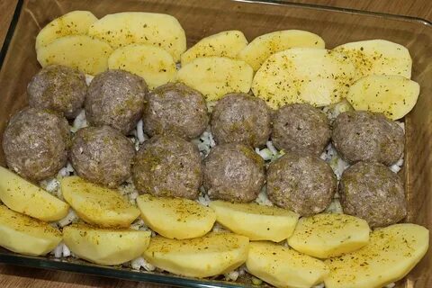 Запечь картофель с котлетами
