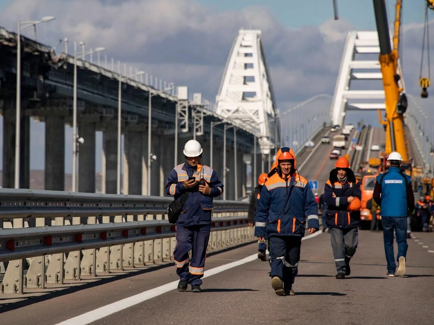 Последнее видео крымского моста. Крымский мост взорвали 2022. Крымский мост 2021. Крымский мост Хаснулин. Хуснуллин Крымский мост.