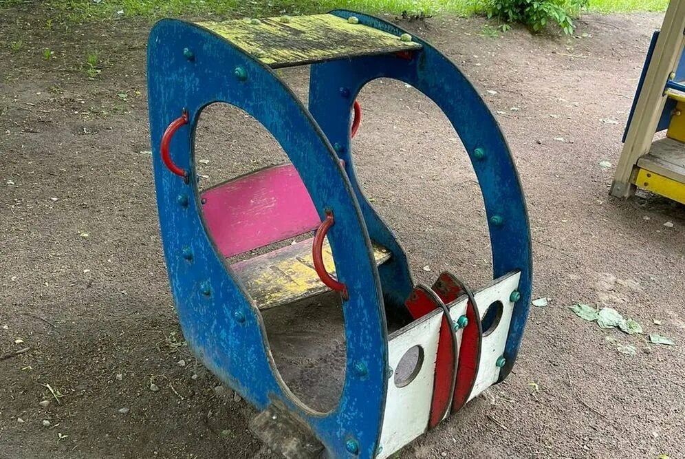 Девочка упала в саду. Смерть ребенка на детской площадке. Девочка упала в саду. Самокат для девочки. Девочка упала в саду.