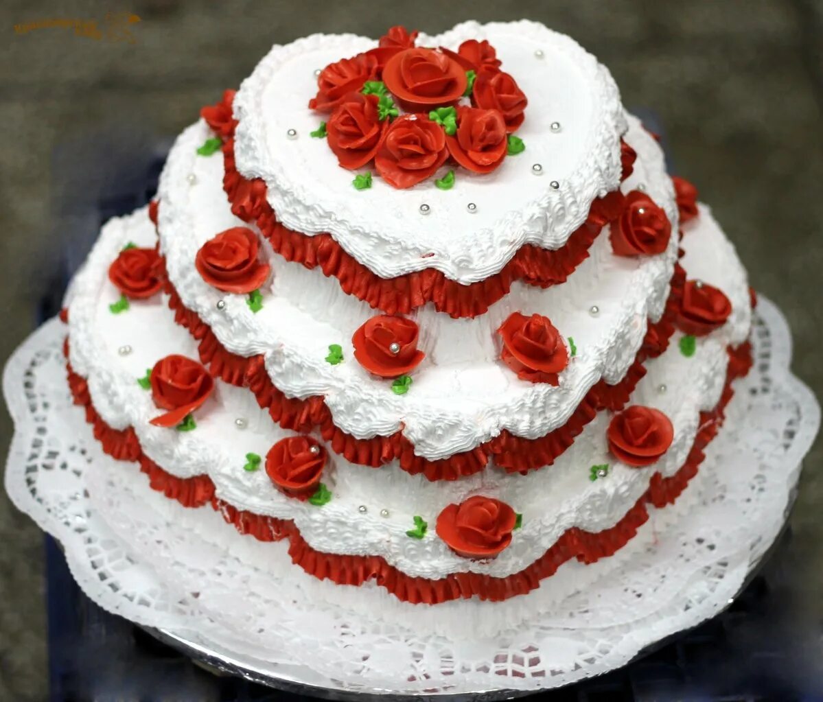 Украшение свадебного торта. Торт из сливок. Свадебный торт кремовый. Украшение торта сливками. Торт без сливочного крема