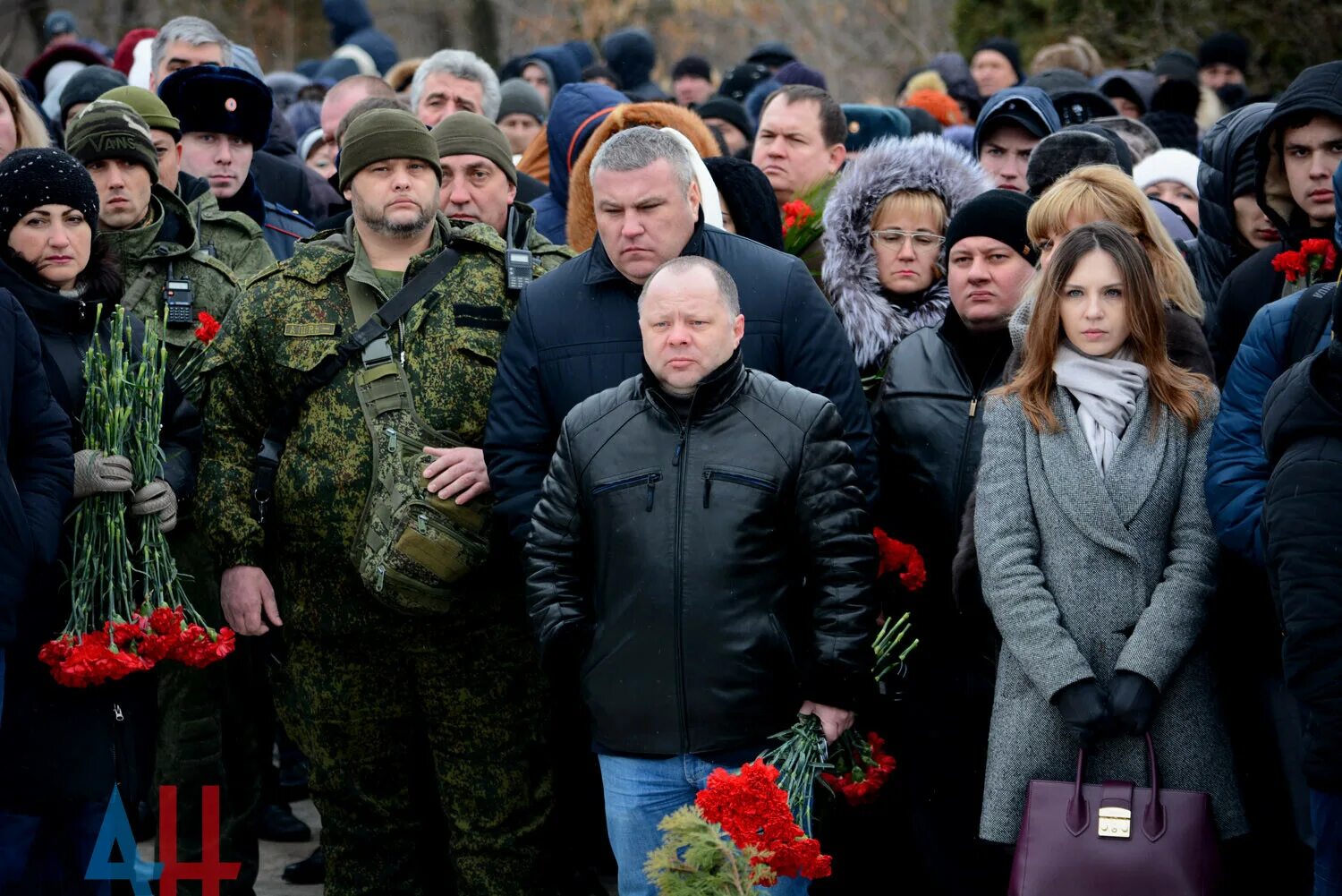 Михаилом толстых семья. Гиви и Моторола. Могила Михаила толстых Гиви. Гиви Донбасс.