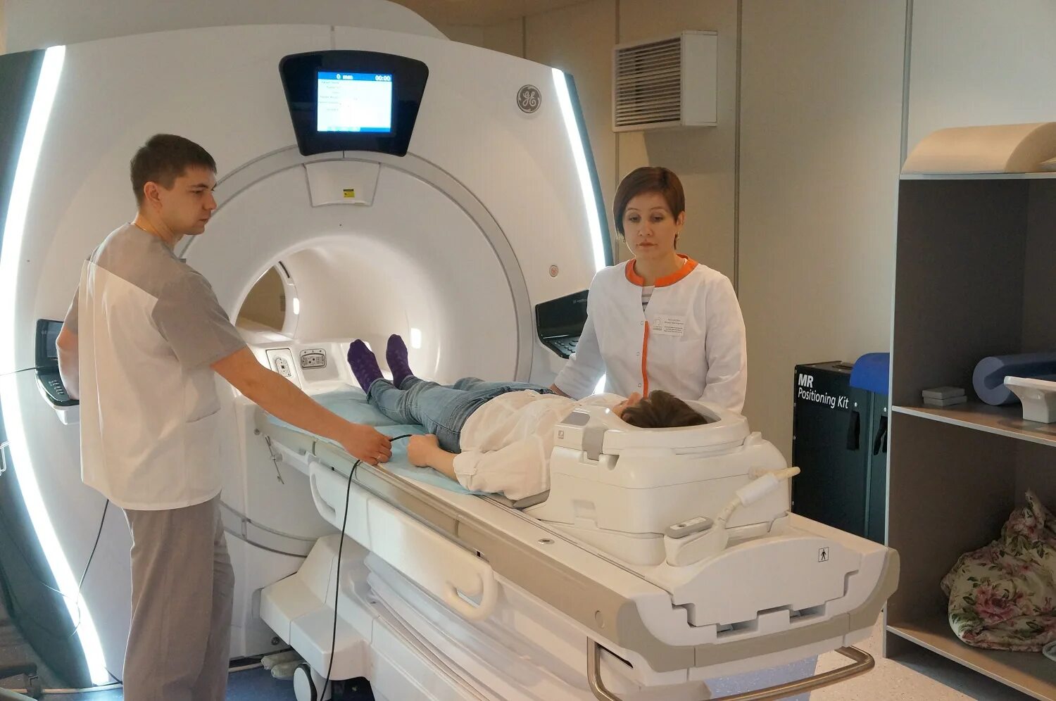 Клиника а1 на Тимакова Новосибирск. Больница томограф. Открытый томограф в Новосибирске. Больница мрт в Новосибирске.