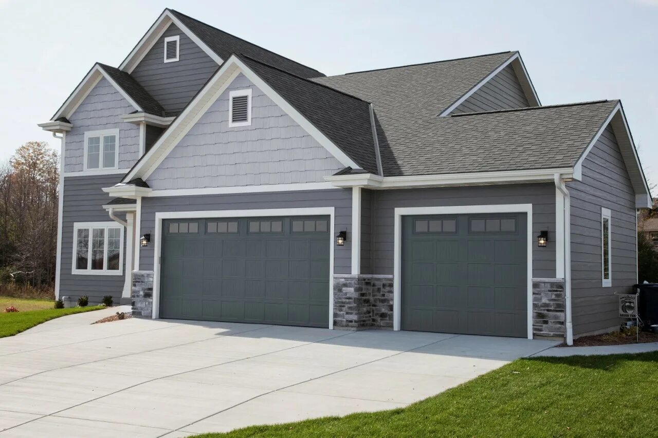 Сему гараж. Американский гараж. Дом в японском стиле с гаражом. Серебристый алюминий гараж. Гараж юбилейная.