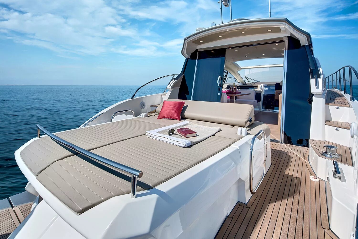 Палубный катер. Катер azimut atlantis 50. azimut atlantis. яхта атлантис. атлантис 50 ft яхта.