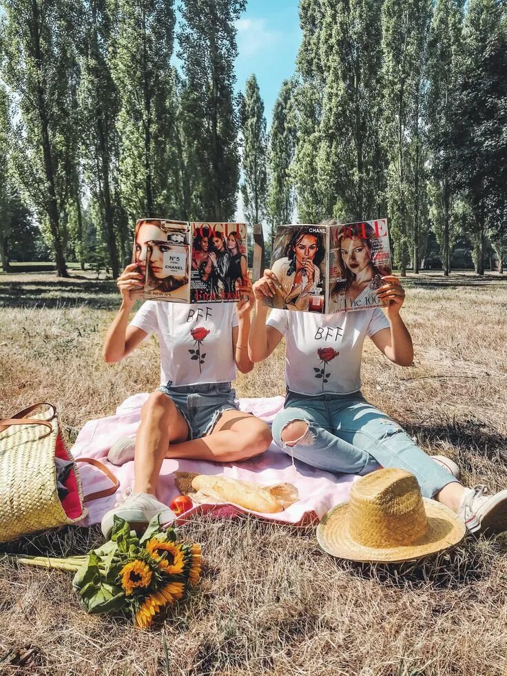 Хорошие идеи для лета. Фотосессия для подруг идеи на природе. фотосессия подружек на природе летом. фотосессия пикник на природе с подругами. креативная фотосессия подруг.