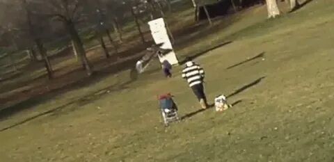 Поймала ребенка видео
