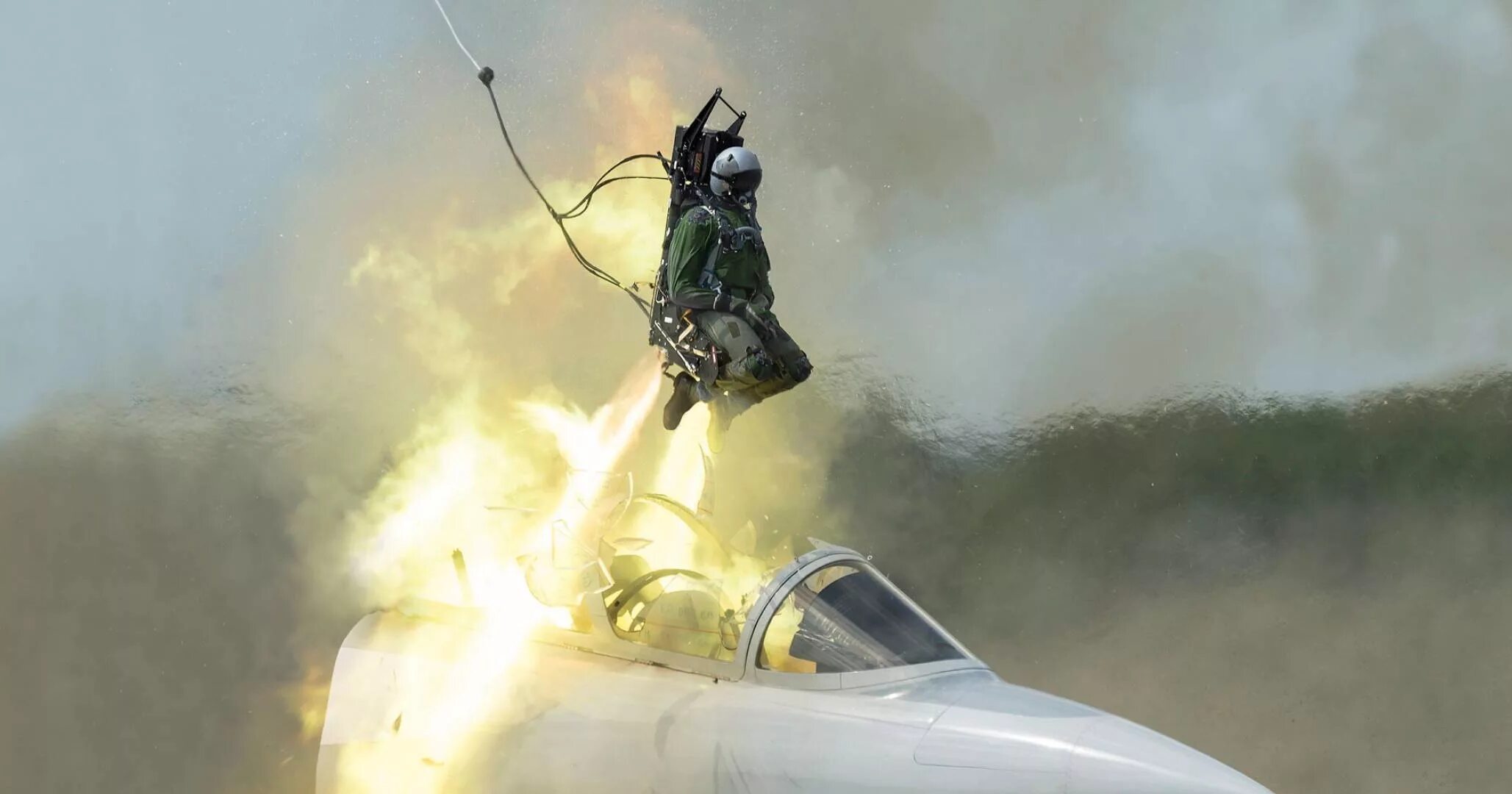 Катапультирование истребитель. Катапульта пилота. Ка-52 вертолёт катапультирование. Система катапультирования самолета су-27. Катапультирование летчика су-34.