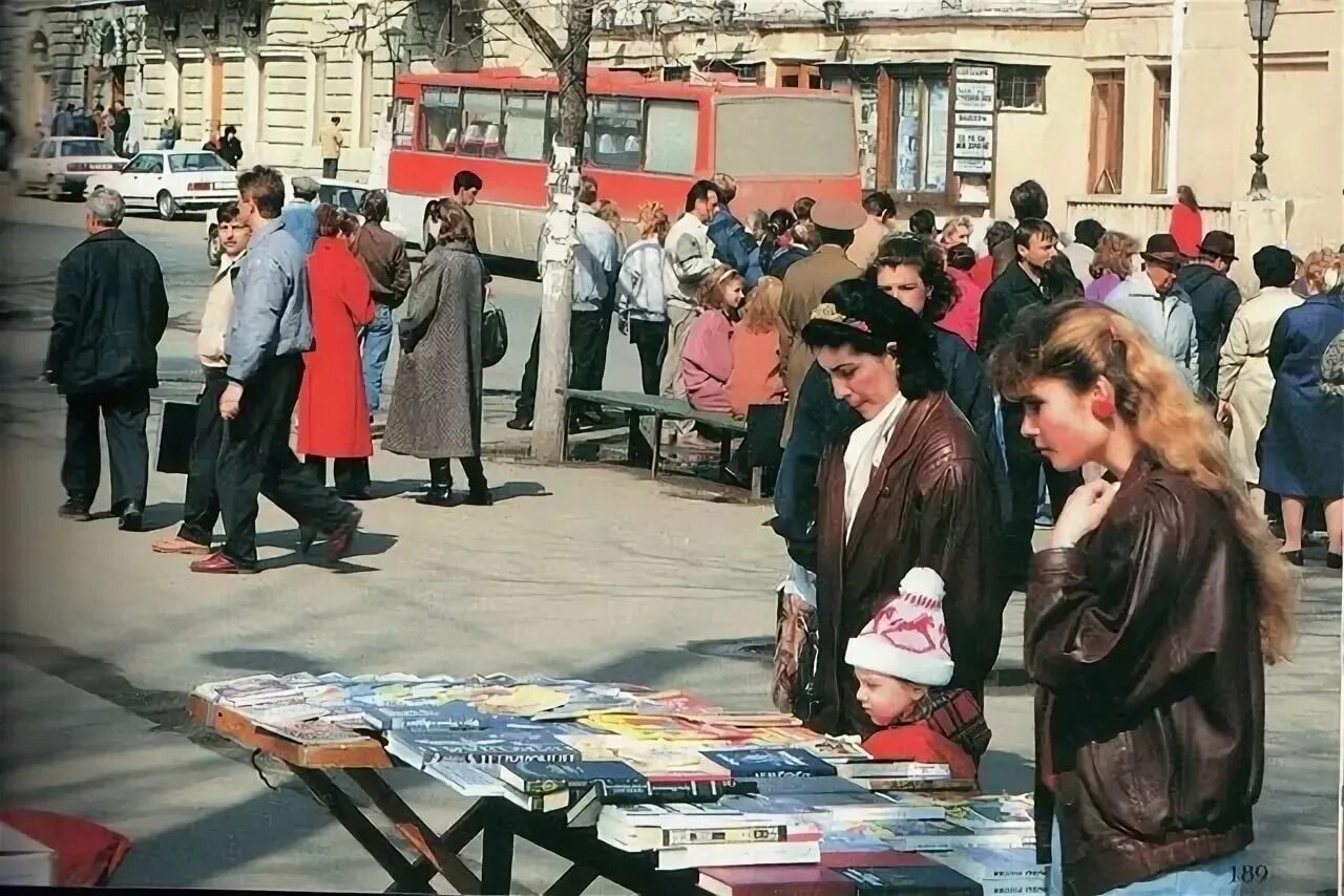 Общество в 90 е. Киев в 1990е годы. Россия в 1990-е годы. Одесса рынок 90-е. Украина 90-е.