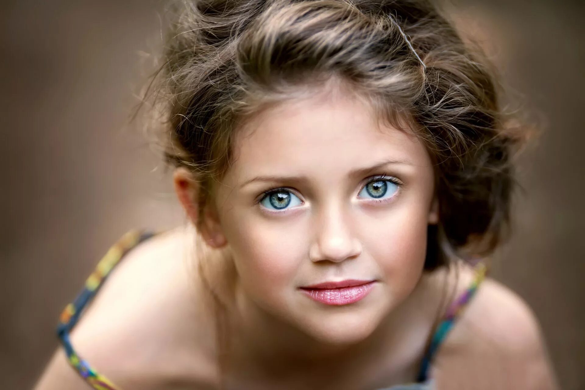 Милые девочки. Красивые глаза. Девочка с синими глазами. Фотопортреты детей. Very young children