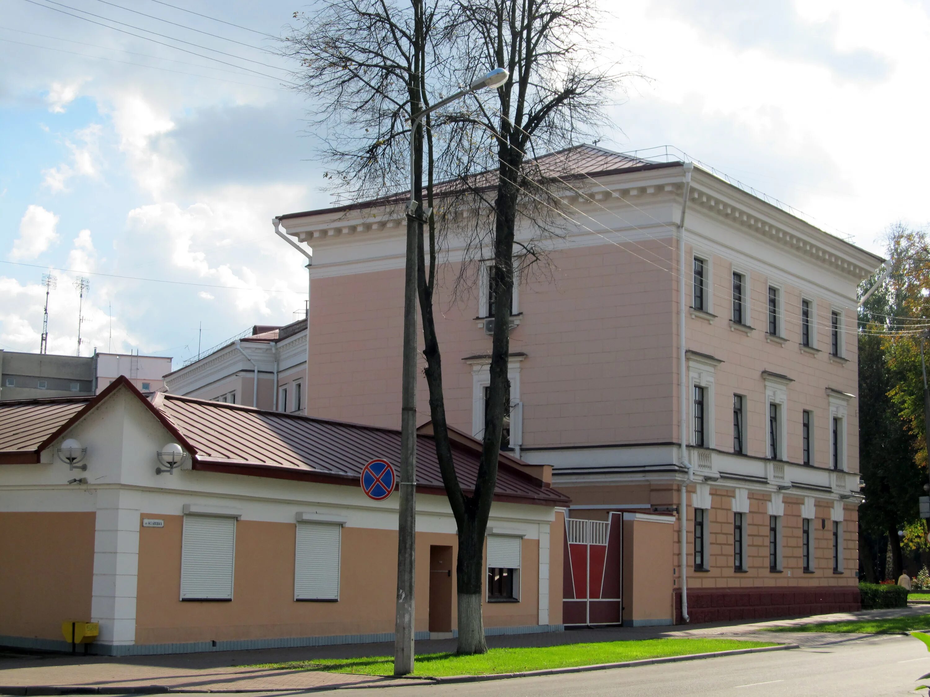 Зам председателя кгб белоруссии. Гомельский кгб. Здание управления кгб. Гомельский кгб. Гомельский кгб.