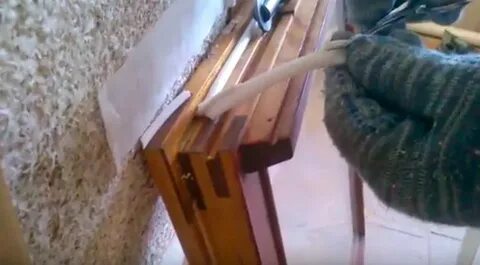 Утеплить балконную дверь деревянную
