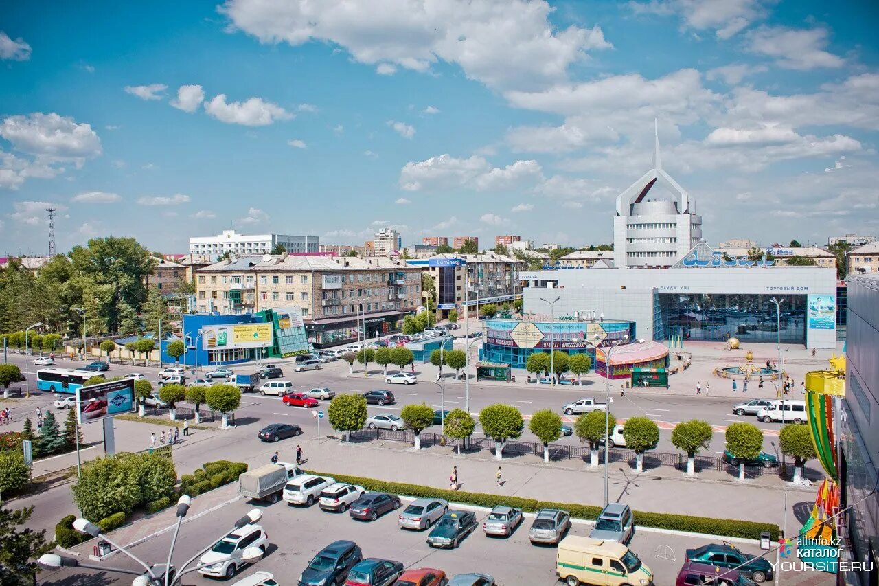 Караганда Казахстан. Караганда центр города. Караганда Привокзальная площадь. Караганда панорама.