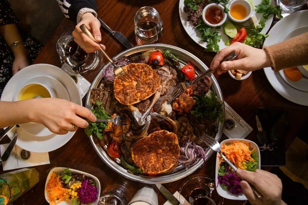 Блюда на ифтар. Закуски на ифтар. Блюда на ифтар для гостей. Европейская кухня в Ташкенте.