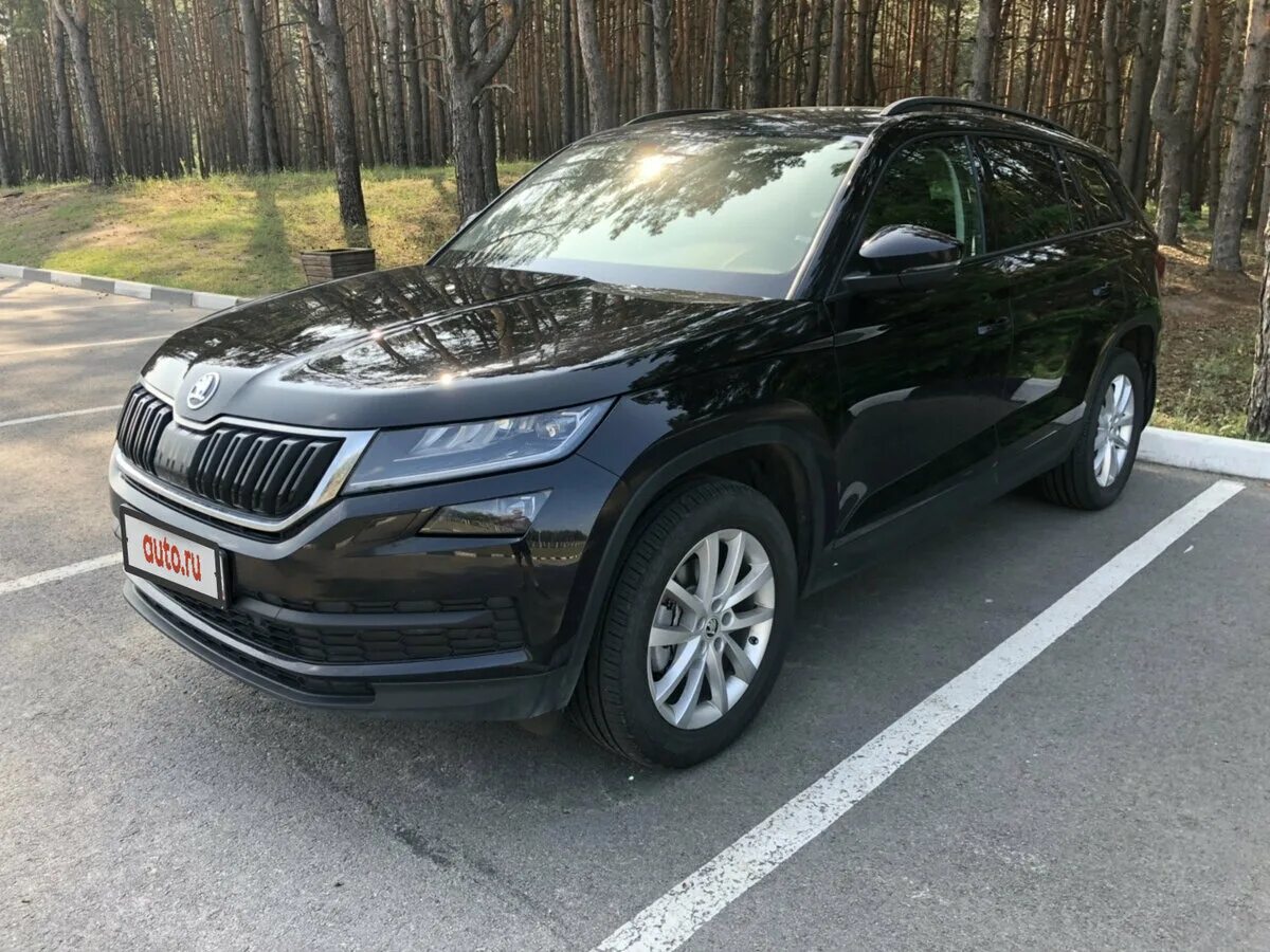 Шкода Кодиак черный. Škoda Kodiaq черная. Шкода Кодиак в черном цвете. Skoda Kodiaq Deep Black. Купить кодиак с пробегом на авито