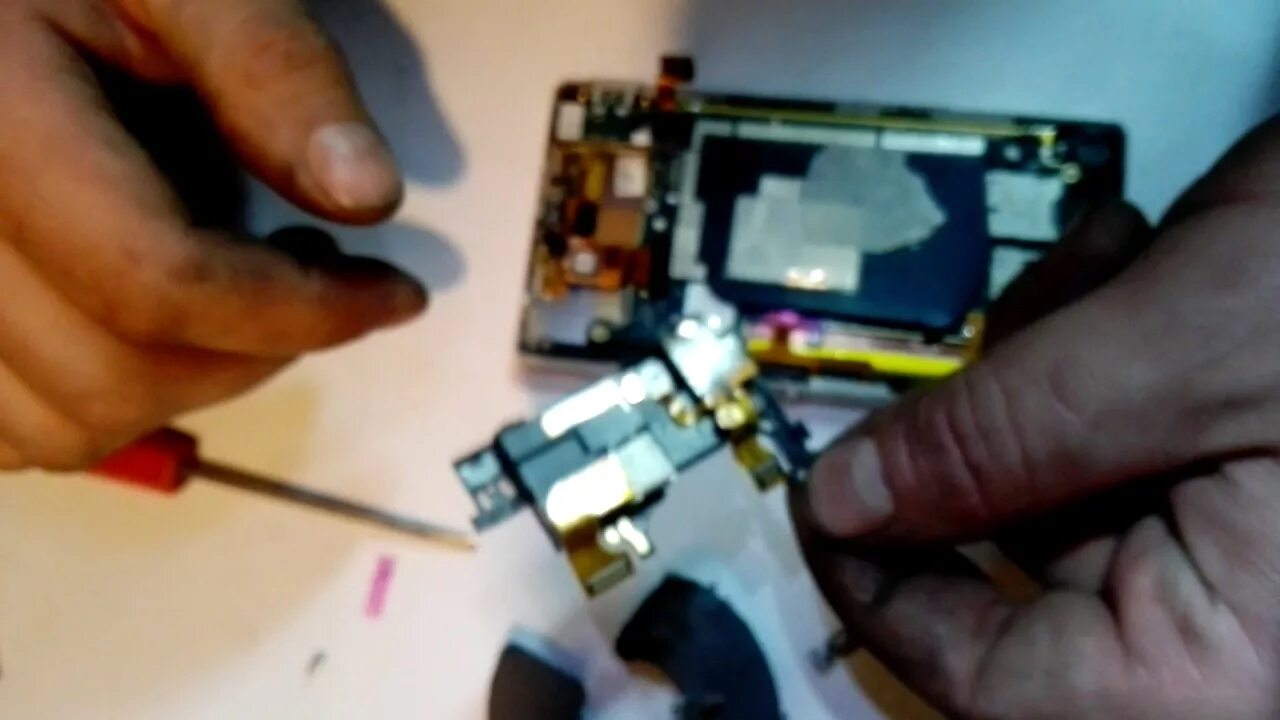 Sony xperia z2 замена аккумулятора. Замена аккумулятора xperia. Sony xperia z2 аккумулятор. Как поменять батарейку на sony xperia z1 dual sim. Sony xperia смена батареи.