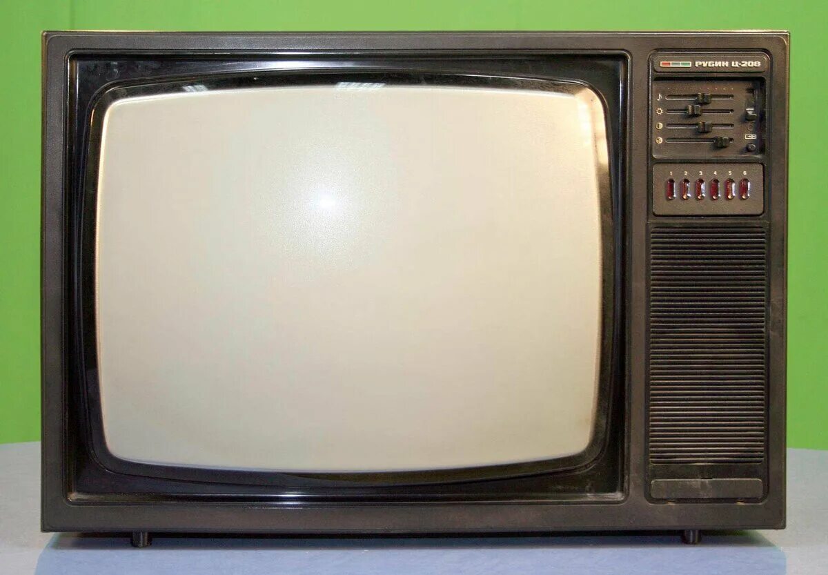 Советский цветной телевизор. Цветной телевизор Рубин ц208. Телевизор Рубин ц 208. Телевизор Рубин СССР. Телевизор Иверия ц-208.
