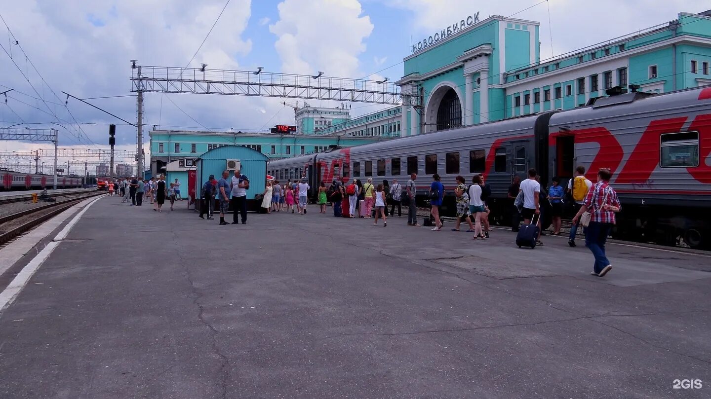 Сайт вокзала новосибирск. Новосибирск-главный, Новосибирск, улица Дмитрия Шамшурина, 43. Станция Новосибирск-главный, Новосибирск. Новосибирский вокзал главный. Новосибирск ЖД вокзал 2008 год.