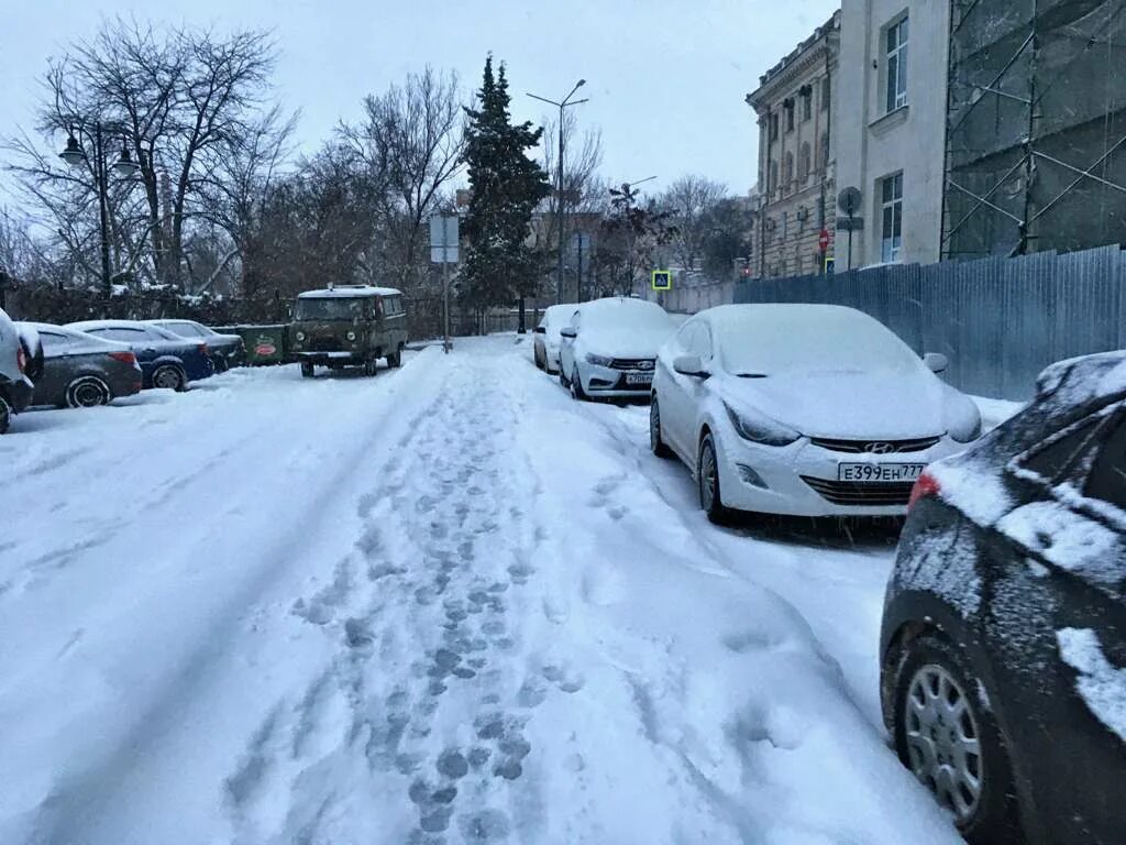 1 мая выпал снег. Выпал снег Зеленодольск. Снег в Севастополе. Москва 19 декабря 2017 снег выпал. Гусеве снег выпал.