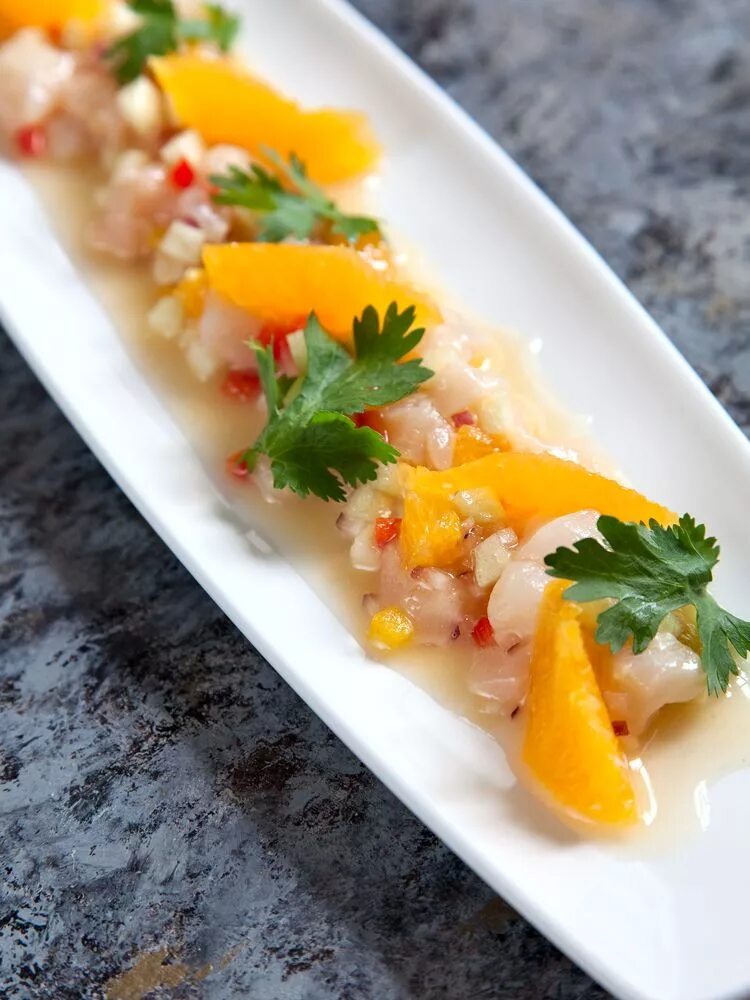 Севиче манго. Севиче гребешок. Mango ceviche. Севиче манго. Севиче лосось манго.