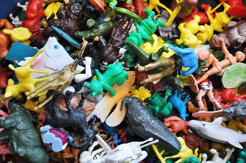 Plastic toys. Мелкие игрушки для детей. Много игрушек. Яркие игрушки. Plastic toys.
