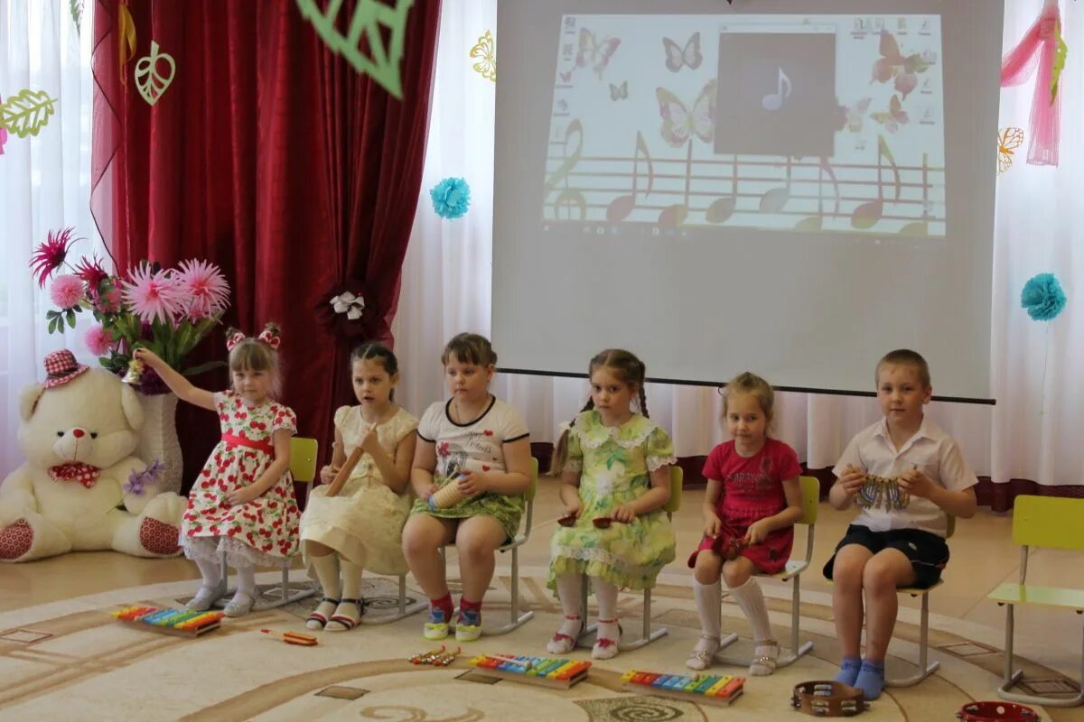 Оркестр на выпускной в детском саду музыка. Детский оркестр в детском саду. Детский шумовой оркестр. Шумовой оркестр в детском саду. Музыкальный оркестр в детском саду.