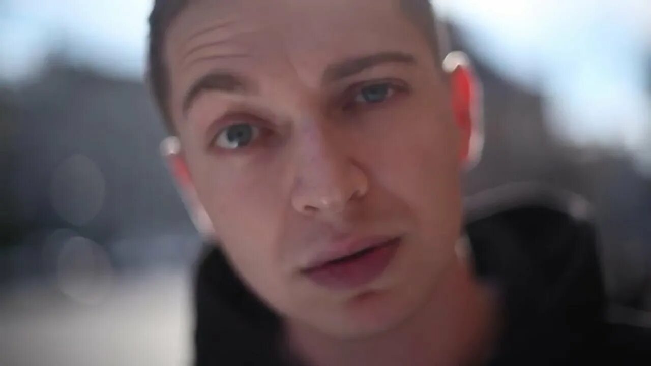 Оксимирон похожие. Oxxxymiron. оксимирон бровь. оксимирон фото. оксимирон поднял бровь.