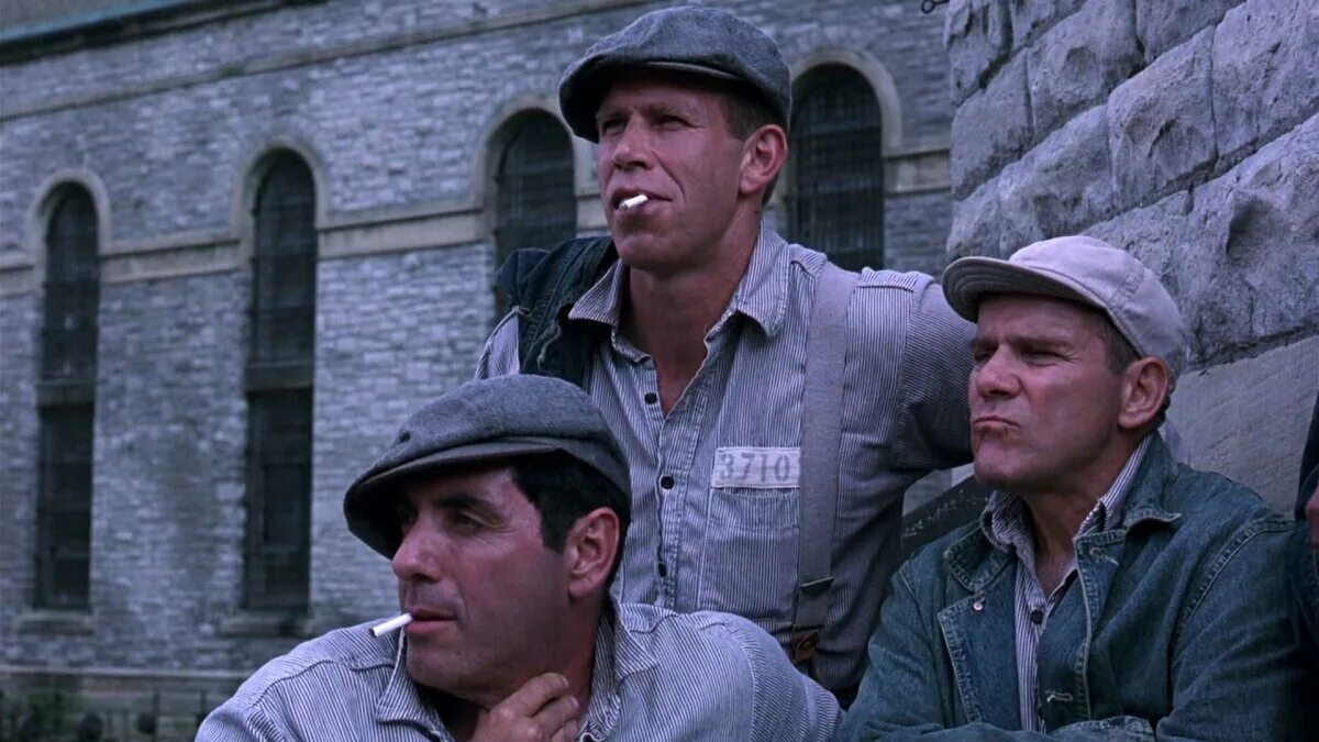 Побег из шоушенка кинопоиск. Побег из шоушенка (1994) the shawshank redemption. Побег из шоушенка кинопоиск. Морган фримен побег из шоушенка. Морган фримен побег из шоушенка.
