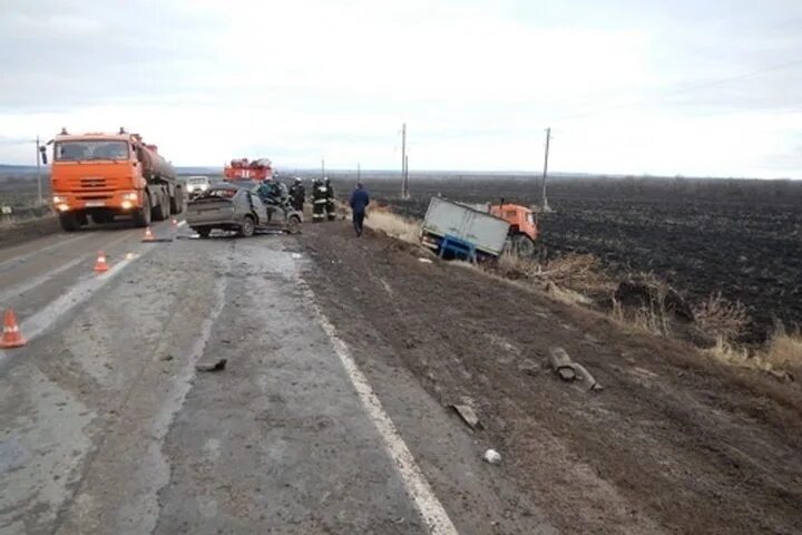 Бугульма бузулук. Трасса Бузулук Бугуруслан. ДТП на трассе Бузулук Бугуруслан. Авария на трассе Бугуруслан Бузулук. ДТП В Бузулукском районе КАМАЗ.